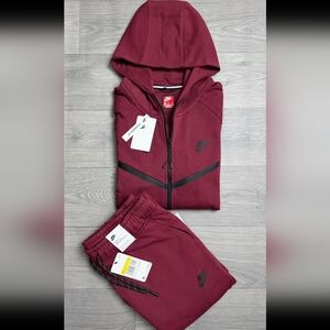 Brand New Nike Windrunner Track Suit Size Small Burgandy
